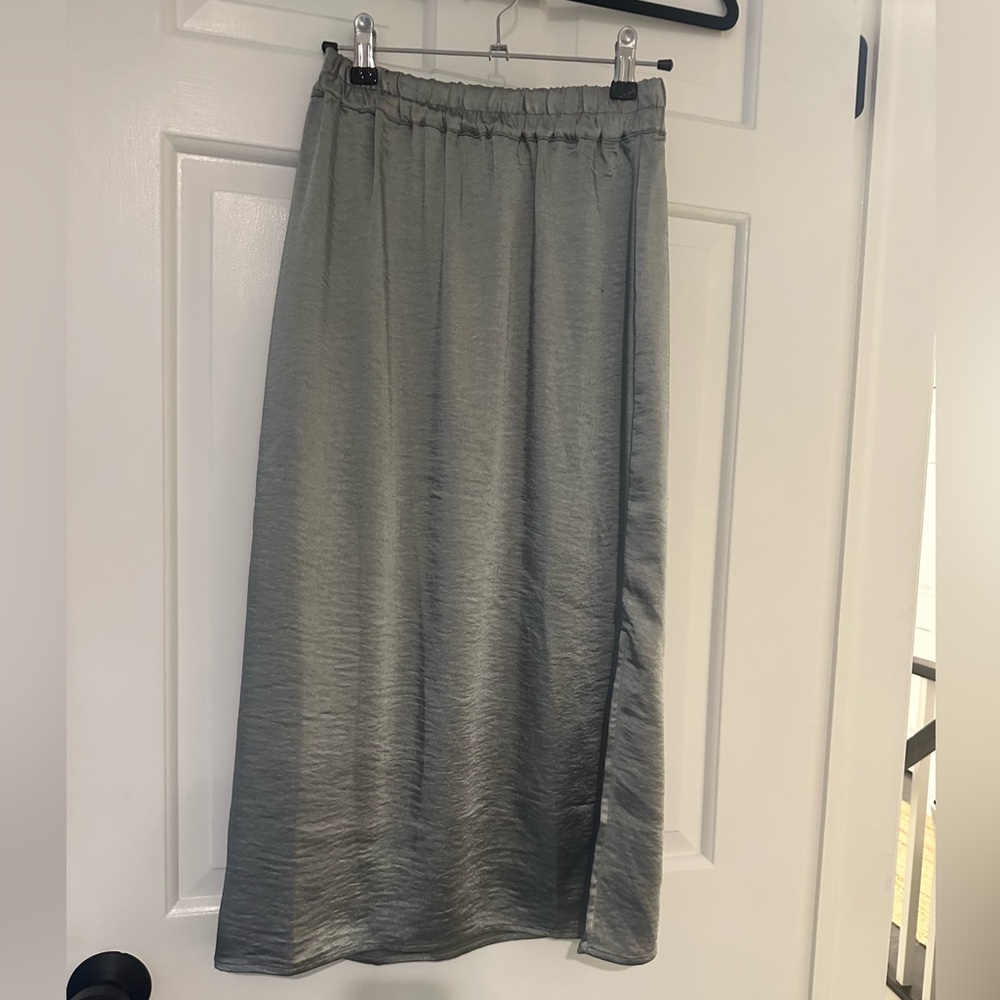 GAP Mint color satin midi skirt